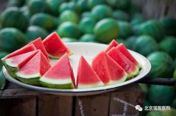 【健康】西瓜那么甜，三高患者能吃吗?(图2)