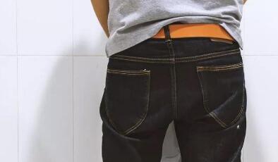 前列腺肿瘤的3个早期症状，50岁以上的男性要当心(图2)