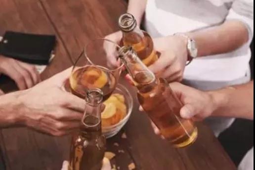 52%的年轻人有痛风 为何这种中老年病盯上年轻人?(图2)