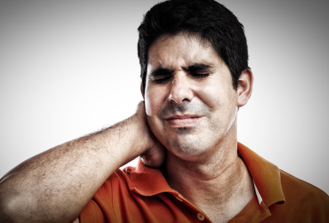 身体有根血管连通大脑，最容易堵，别等瘫痪才知道!(图2)