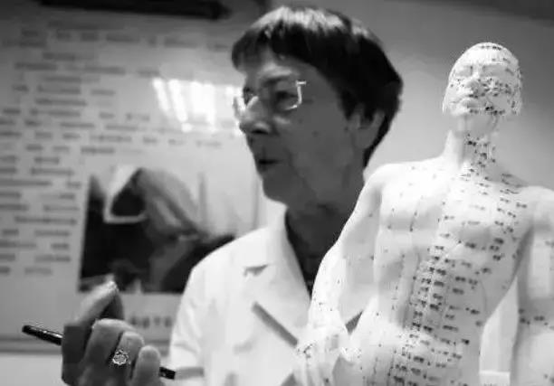 该醒醒了!国人迷信西药,外国人却在疯抢中药!(图7)