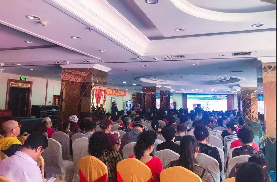 覃迅云教授讲授“掌握不得肿瘤的智慧”健康公益讲座(图3)