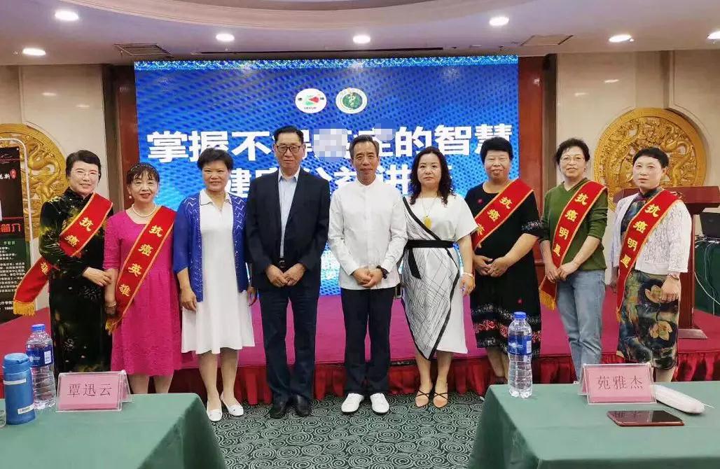 覃迅云教授讲授“掌握不得肿瘤的智慧”健康公益讲座(图6)