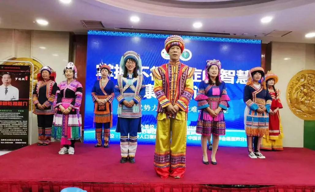 覃迅云教授讲授“掌握不得肿瘤的智慧”健康公益讲座(图2)