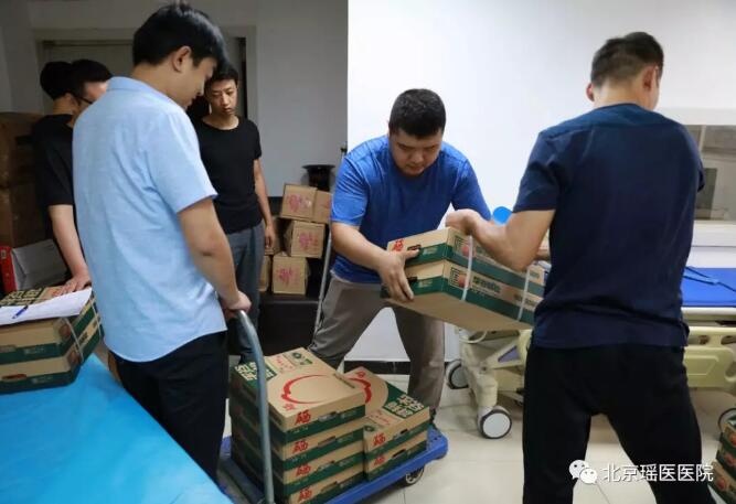 北京瑶医医院为医护人员发放高温福利(图2)