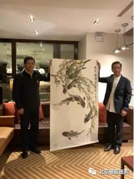 泰国前副总理、泰中友好协会会长功·塔帕朗西先生接见覃氏(图2)