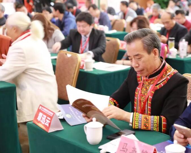 覃迅云教授受邀参加民族医药高峰论坛，并荣获“民族医药(图2)