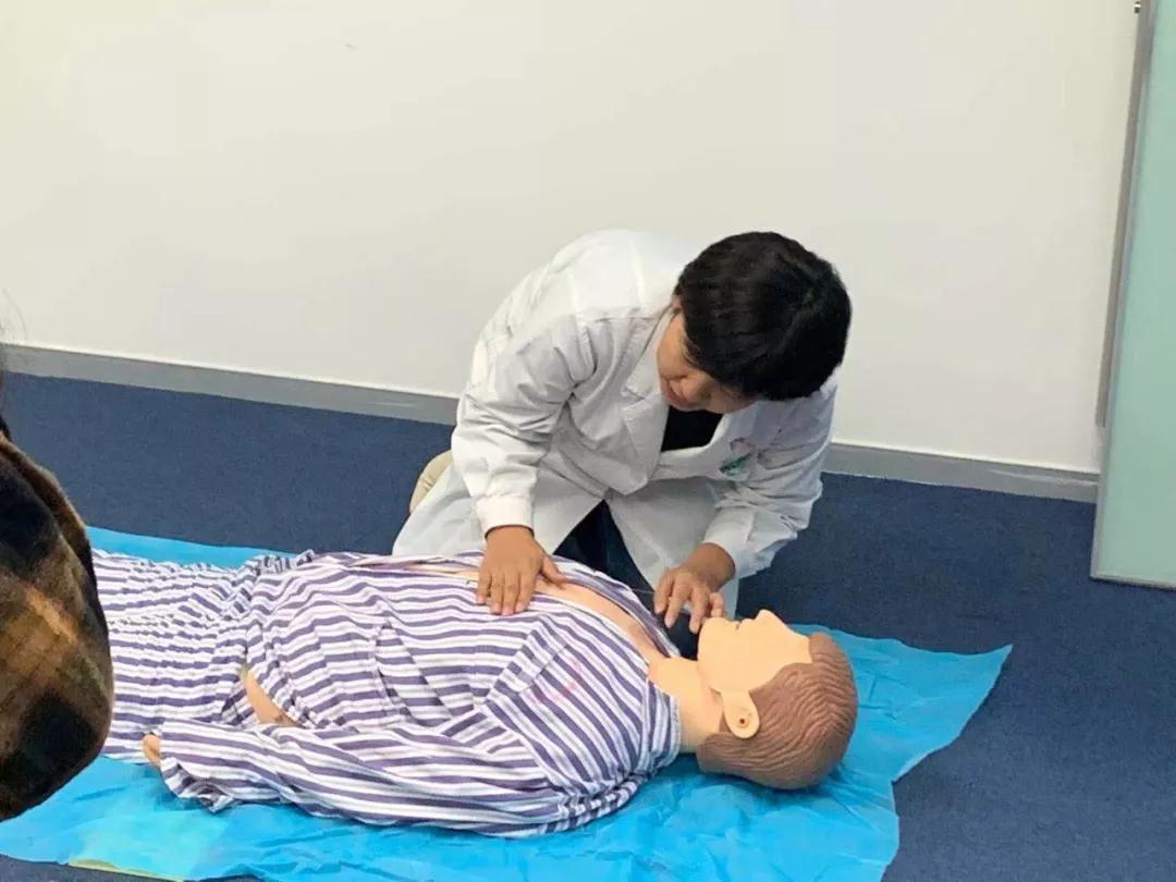 瑶医科普讲座进企业 健康义诊暖人心(图4)