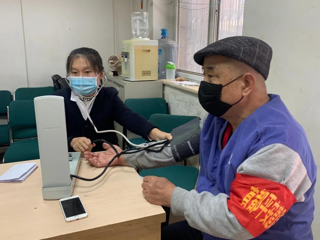 北京瑶医医院受邀走进六道口社区义诊受好评(图2)