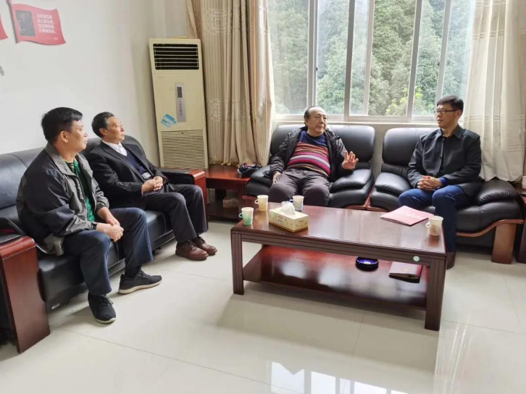 覃迅云教授携著名文化学者回广西金秀调研，开启“文化扶..(图2)
