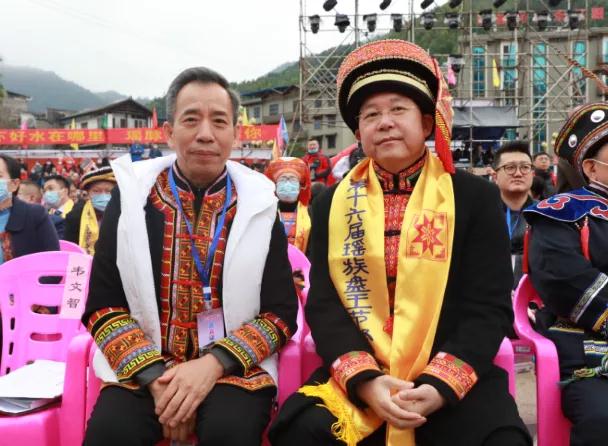 覃迅云教授受邀参加第十六届瑶族盘王节，在瑶医药....(图5)