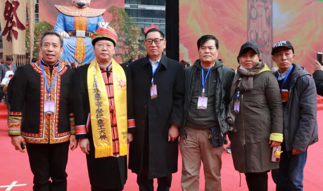 覃迅云教授受邀参加第十六届瑶族盘王节，在瑶医药....(图6)