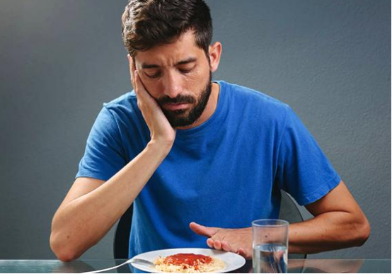 熬夜成瘾的人，发现这3个症状，肝脏可能已经受损，瑶医..(图3)