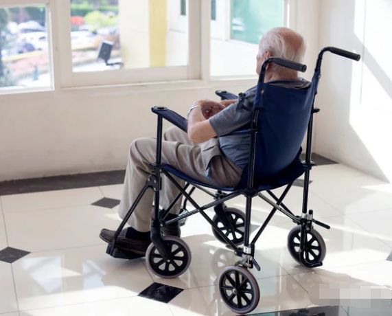 老人60岁以上是癌症爆发期!8点抗癌经验，帮老人健康度过...(图2)