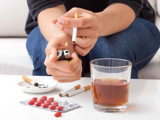 喝酒后除了不能吃“头孢”外，这4种药也最好别吃(图2)