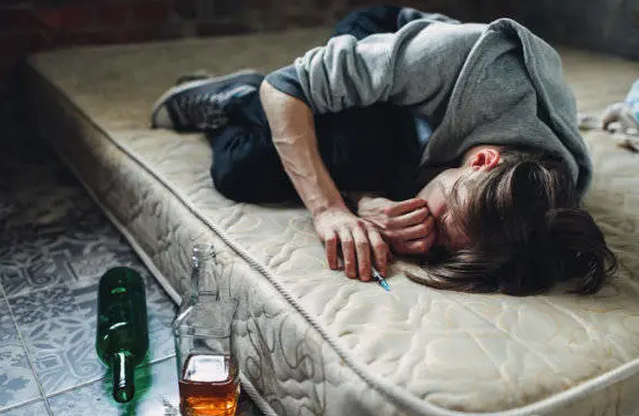 白酒、红酒、啤酒，哪种酒对肝脏伤害比较大?(图2)