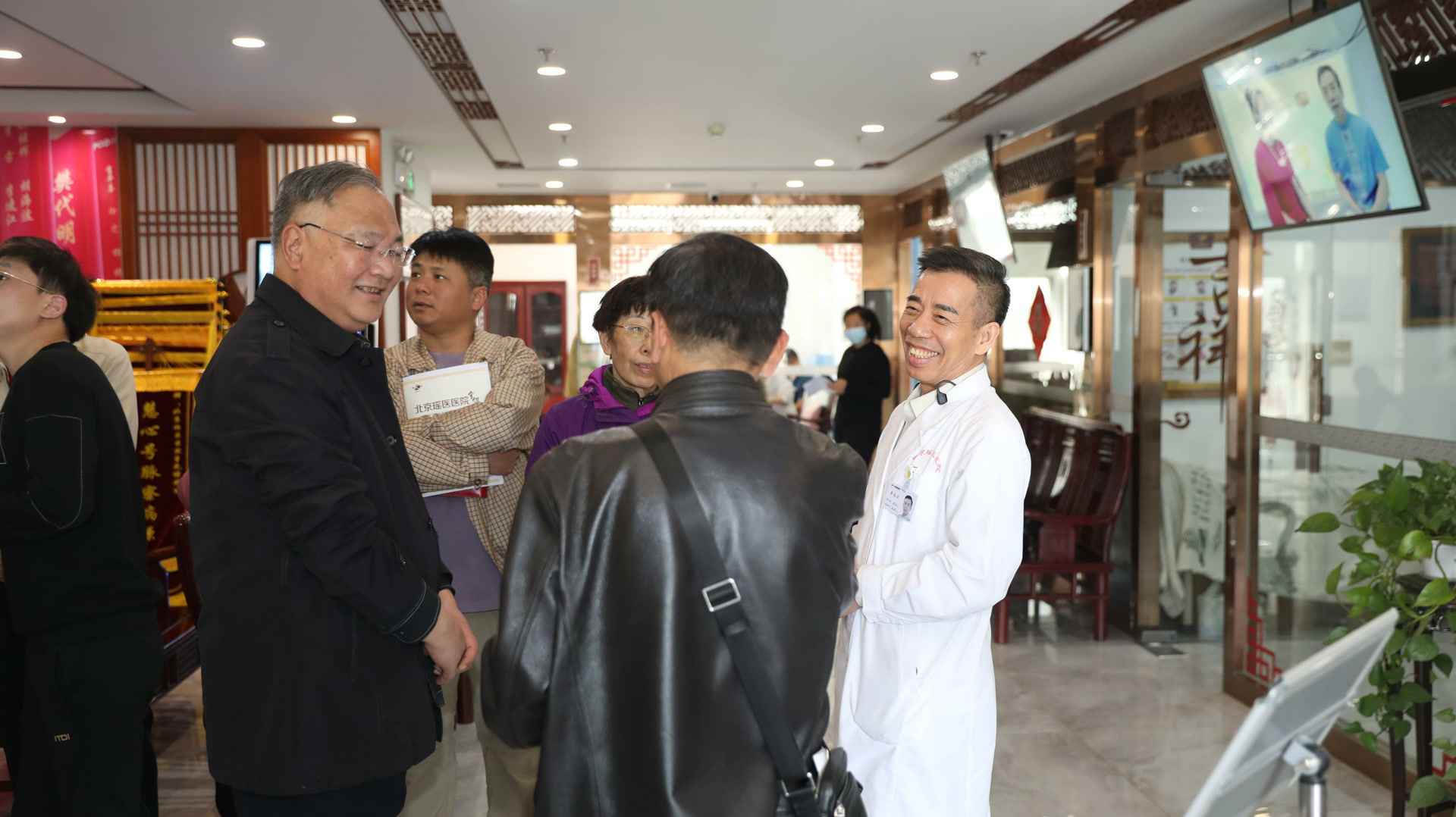 丰台区老科协到北京瑶医医院调研健康科普教育工作(图2)