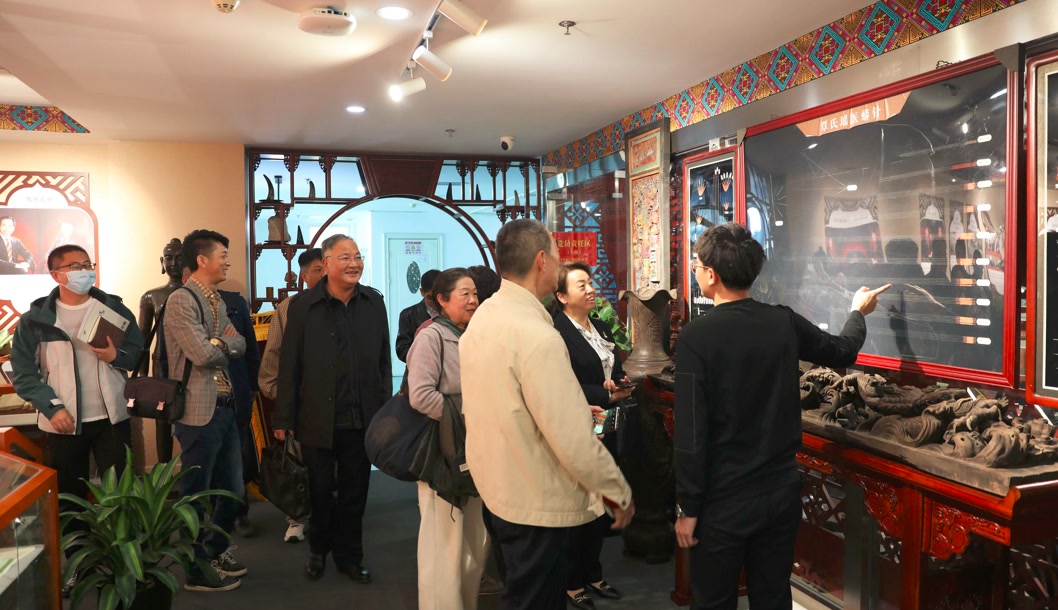 丰台区老科协到北京瑶医医院调研健康科普教育工作(图3)